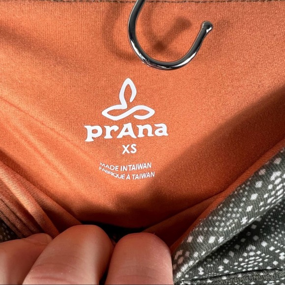 PRANA Pillar Printed Capri Leggings in Size XS - Picture 2 of 4